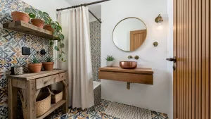 łazienka patchwork i drewno