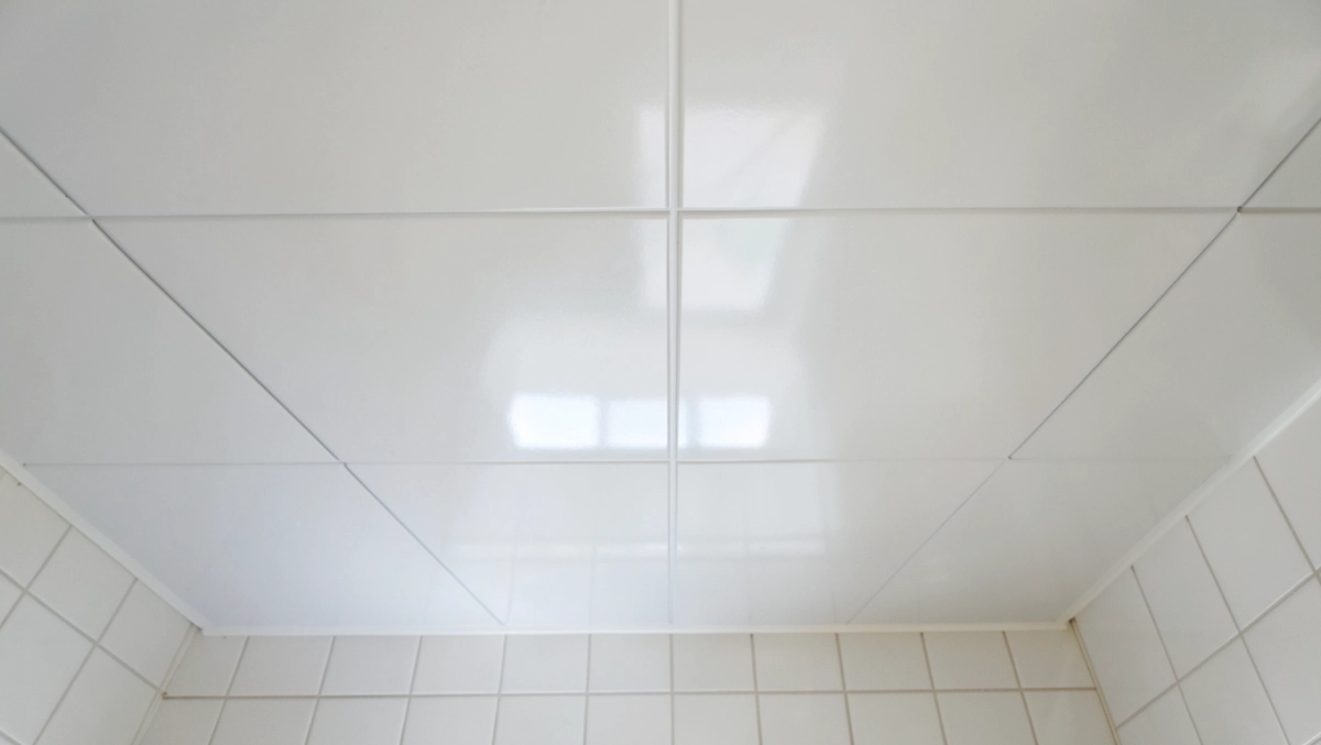 Panele PCV na sufit do łazienki